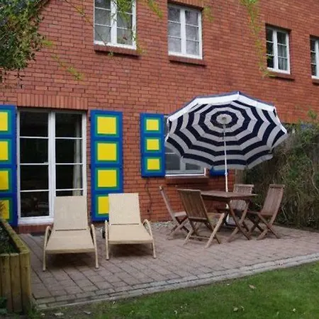 Am Dornenhaus 10 *